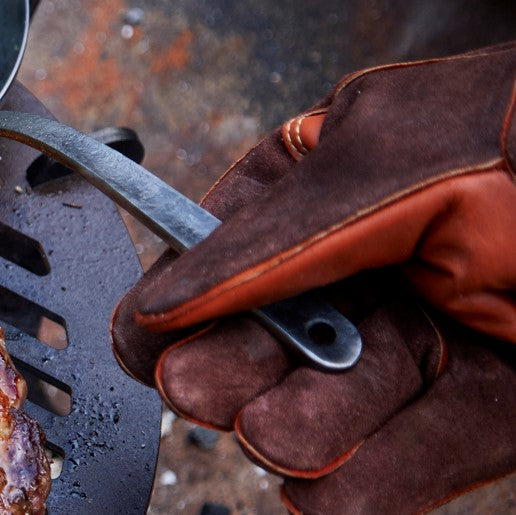 Outdoor gloves, gloves for outdoors, hardwearing outdoor gloves, firepit gloves, gloves for outdoors, hardy outdoor gloves, leather gloves made in the UK